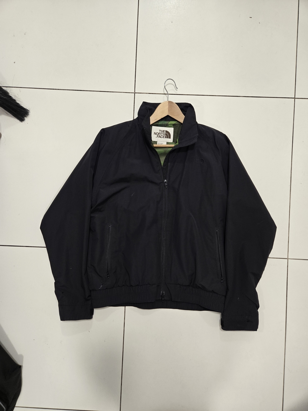 The North Face Men’s Black Lightweight Zip Jacket
